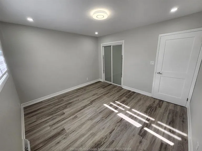 2571 Jos Street Louis Ave — Photo 8