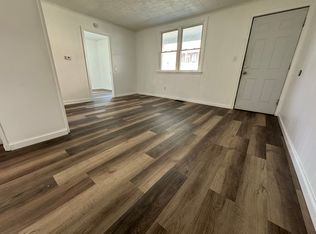 157 Mathewson St #157, Jewett City, CT 06351