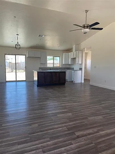 4 bed, 1498 sqft, $2,300 — Photo 2