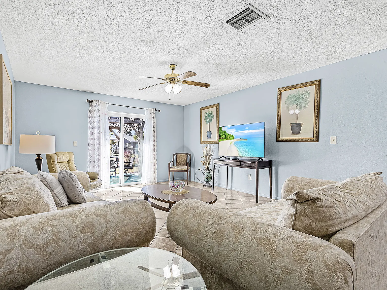 2 bed, 1200 sqft, $1,750 — Photo 1