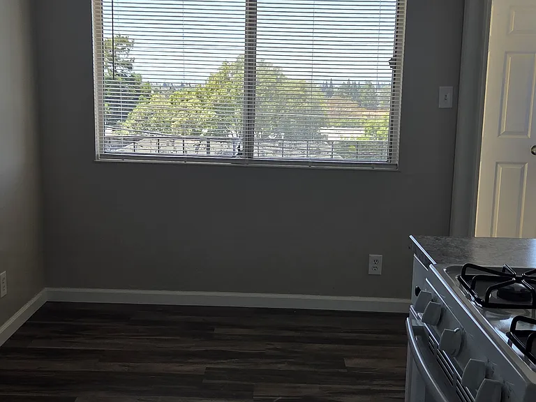 25684 Spring Dr #D — Photo 10