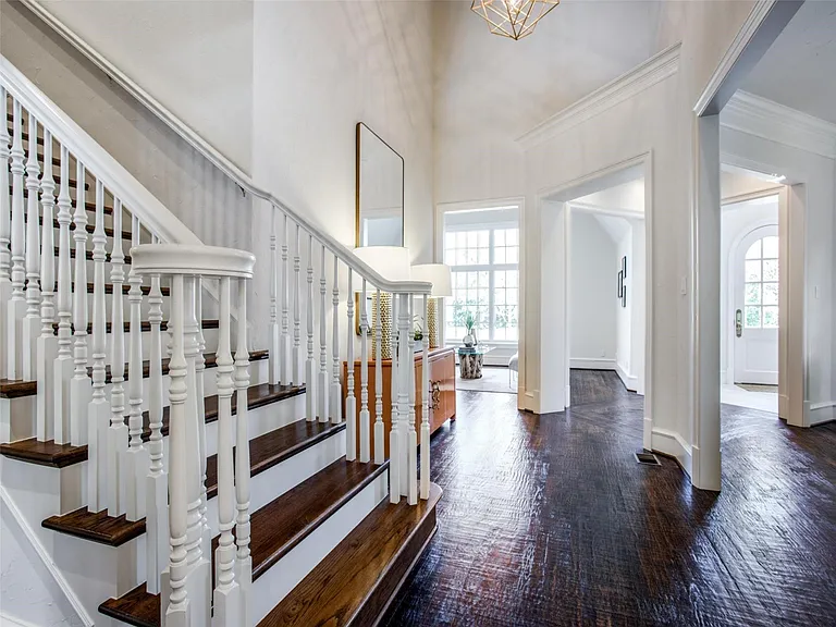 3909 Greenbrier Dr — Photo 8