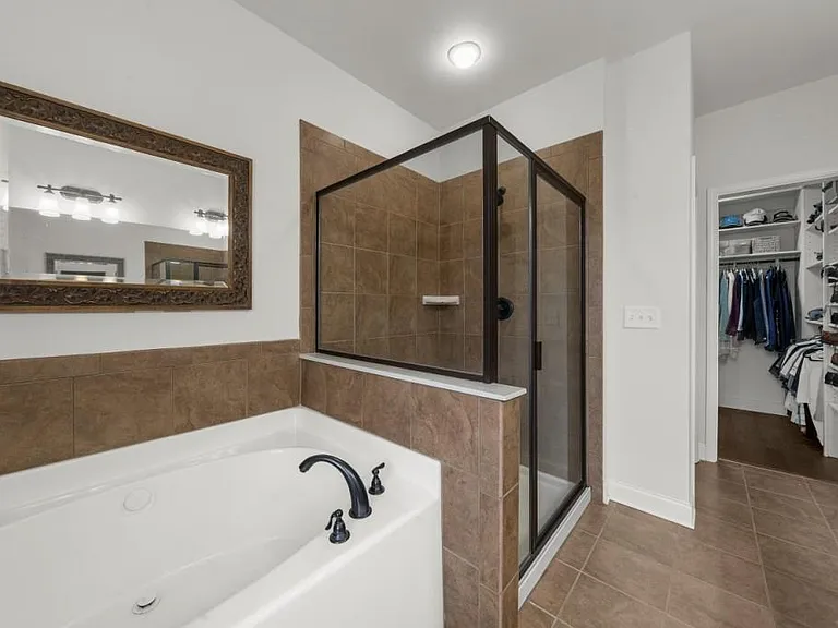 410 Rose Garden Ln — Photo 44