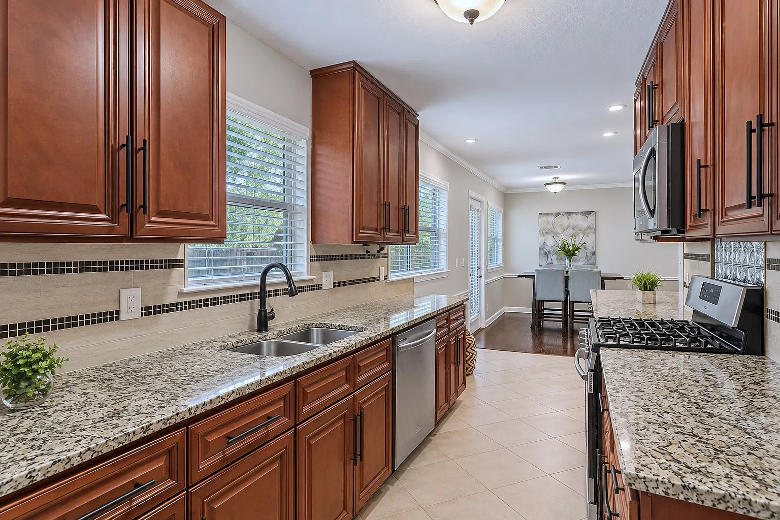 3 bed, 1414 sqft, $2,700 — Photo 3