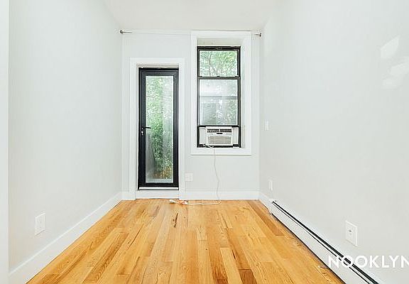 3rd image of 1044 Putnam Ave #4R