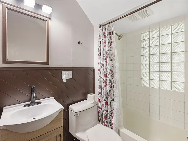 448 Buckingham Ave — Photo 14