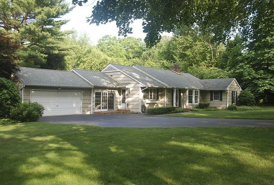 Excellent location, flat acre on cul-de-sac!