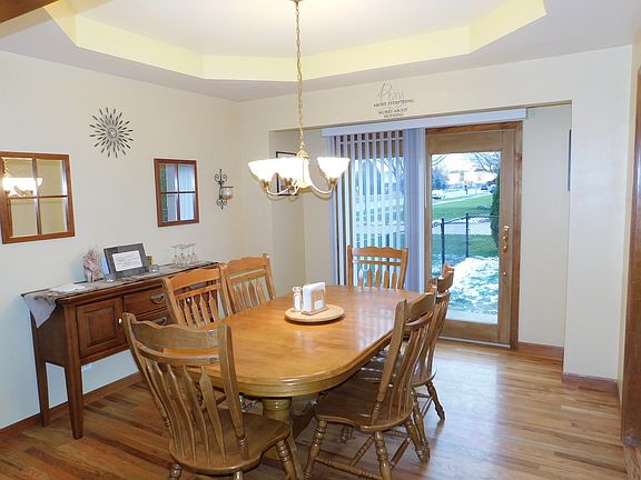 4th image of 1044 Sandhurst Dr