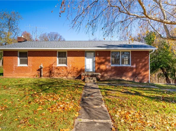 3316 New England Ridge Rd, Washington, WV 26181