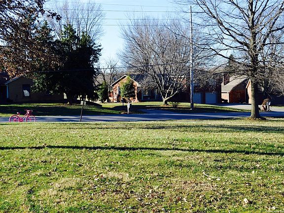 5th image of 3018 Tall Oaks Dr