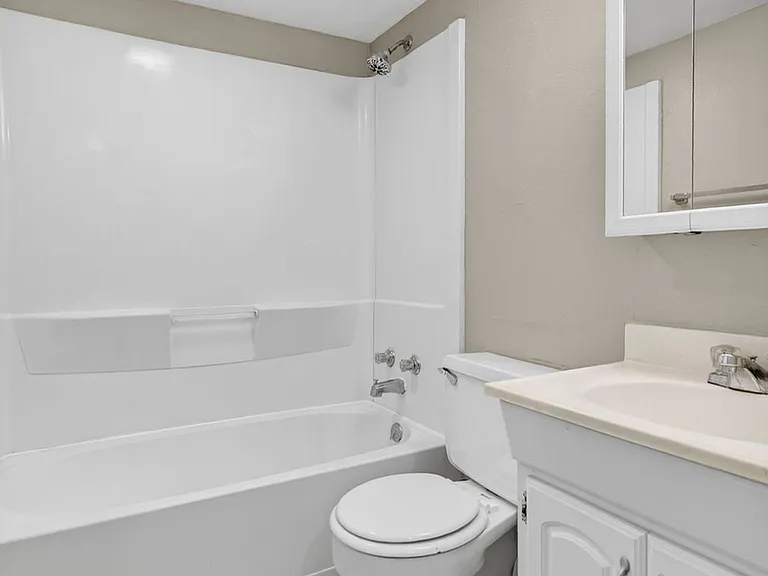 3629 N Leroy Ave — Photo 14