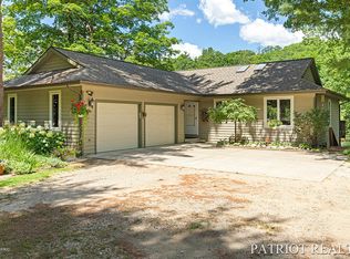 955 E Elm St, Newaygo, MI 49337