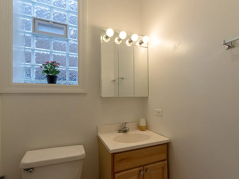 828 W. Fullerton — Photo 10