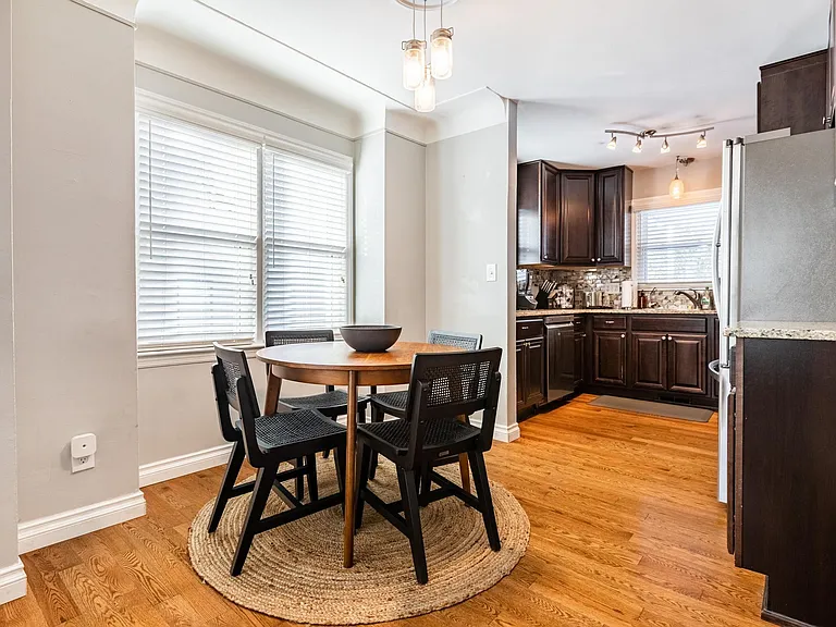 575 Blunk St — Photo 10
