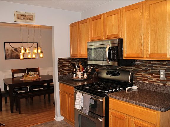 2nd image of 835 Heath Ln