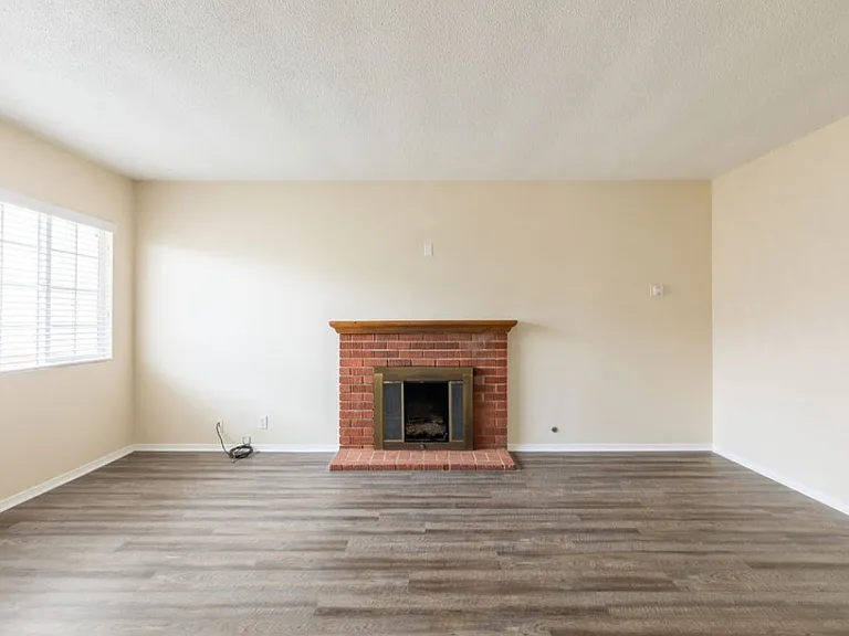 4460 W 137th St #B — Photo 7