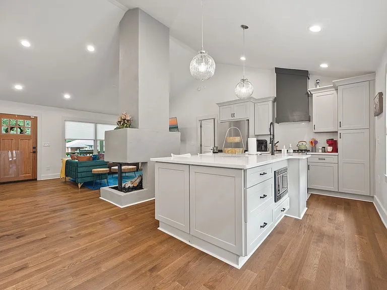 1212 Richard Rd — Photo 10