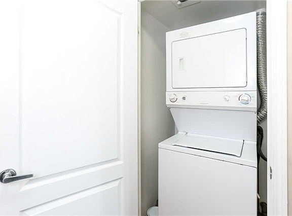 2nd image of 33 Elm Dr W Unit 2013
