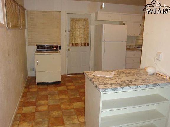 5th image of 4031 Gossett Dr