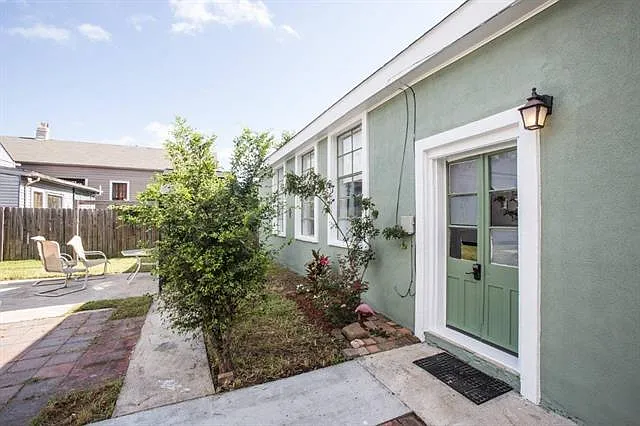 512 Pelican St #B — Photo 2