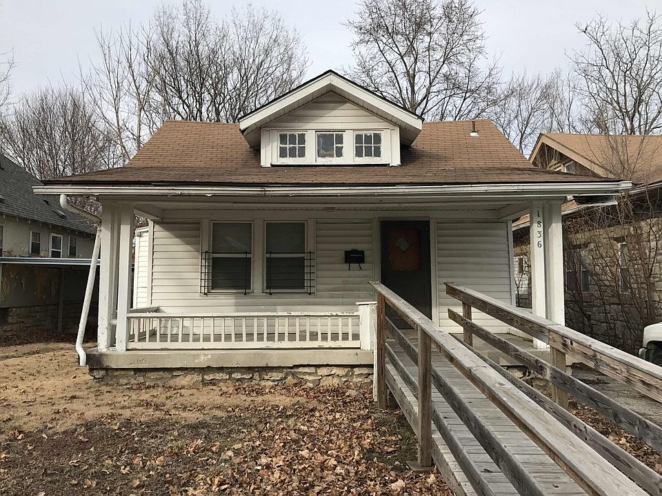 2nd image of 1836 E 67th Ter