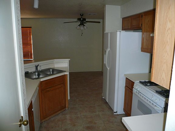 4th image of 1661 N Amberbrooke Ave