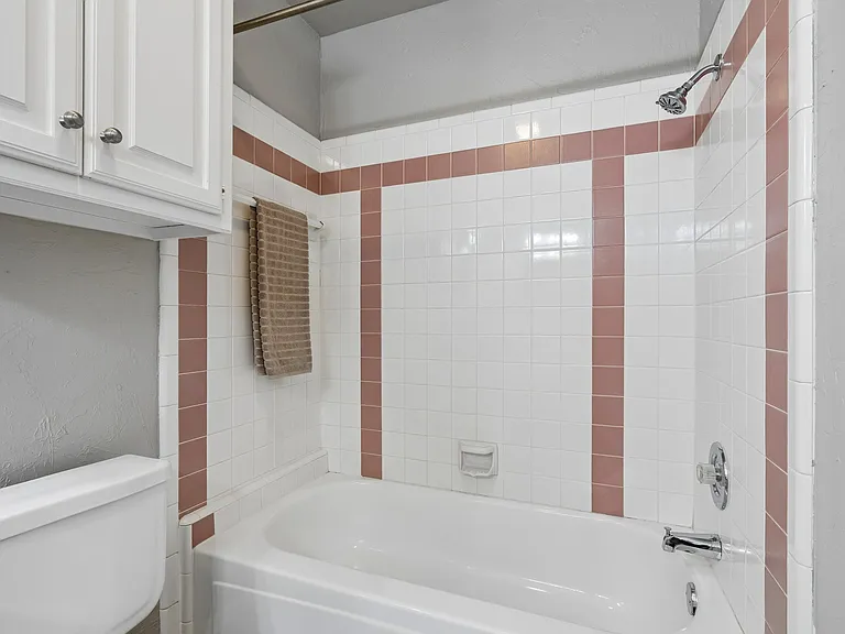 1809 Courtney Ln — Photo 26