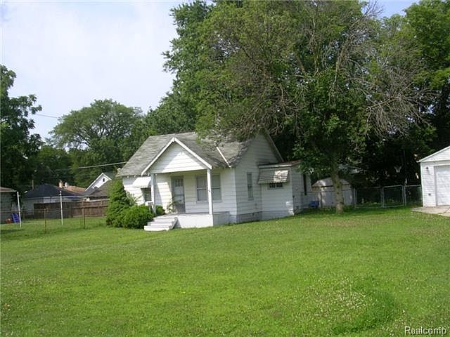 2nd image of 6557 Parkland St