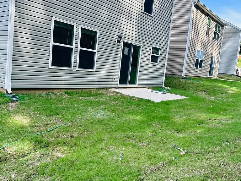 1031 20th Avenue Loop SE — Photo 3