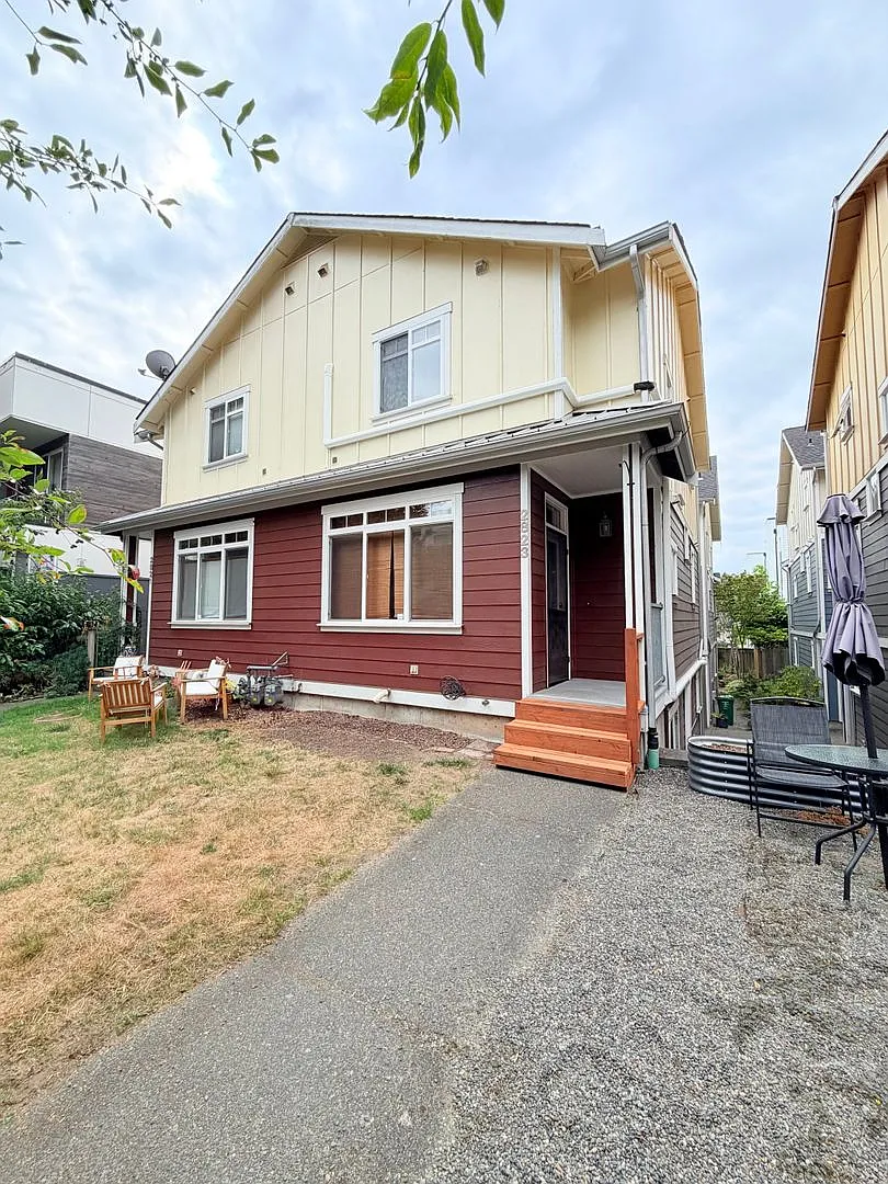 Charming Home in Leschi! — Photo 1
