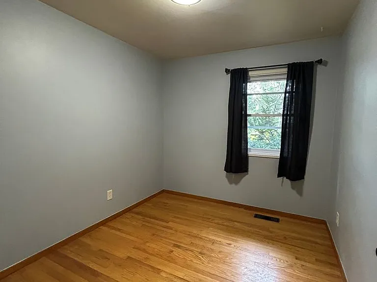 1904 N Oak Ln — Photo 13