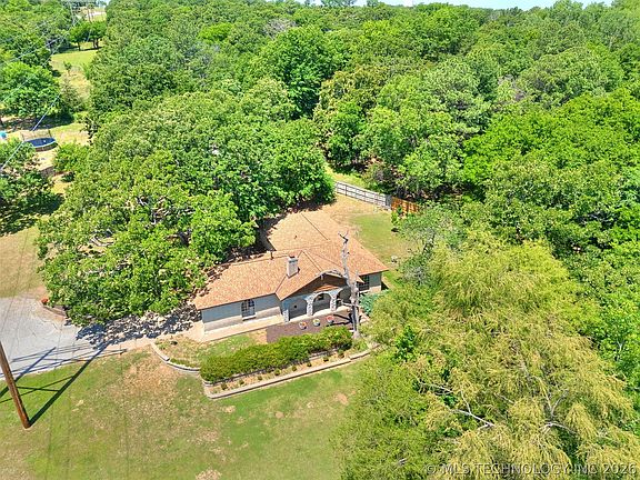 3rd image of 4213 Lakeside Dr