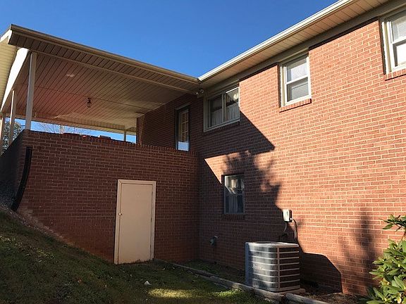 3rd image of 145 Turners Ln