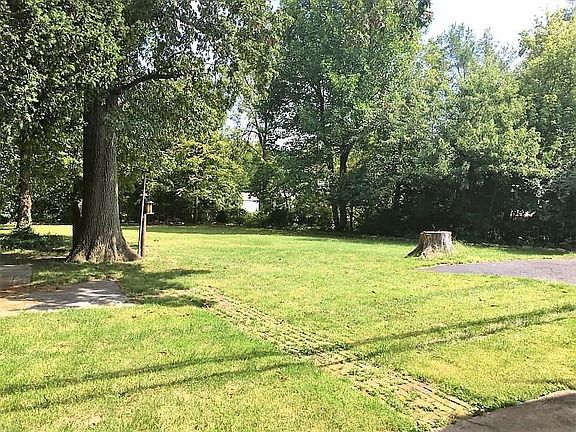 3rd image of 1090 N Cassady Ave