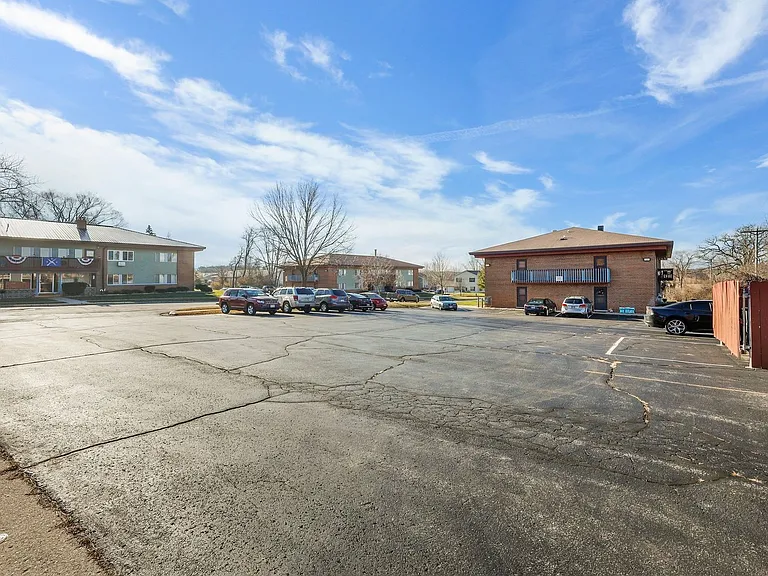 1143 W Carriage Dr #11 — Photo 4