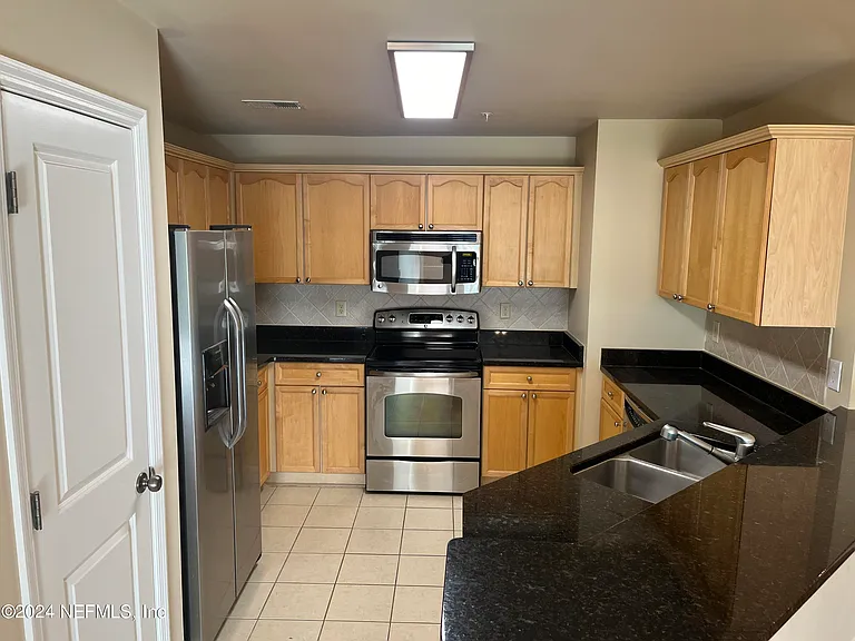 400 E Bay St #402 — Photo 54