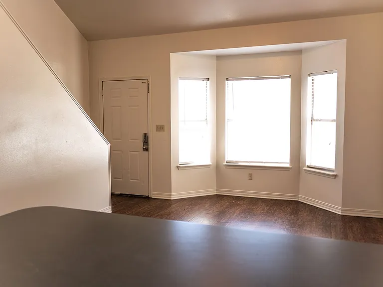 1231 Skokie Dr — Photo 6