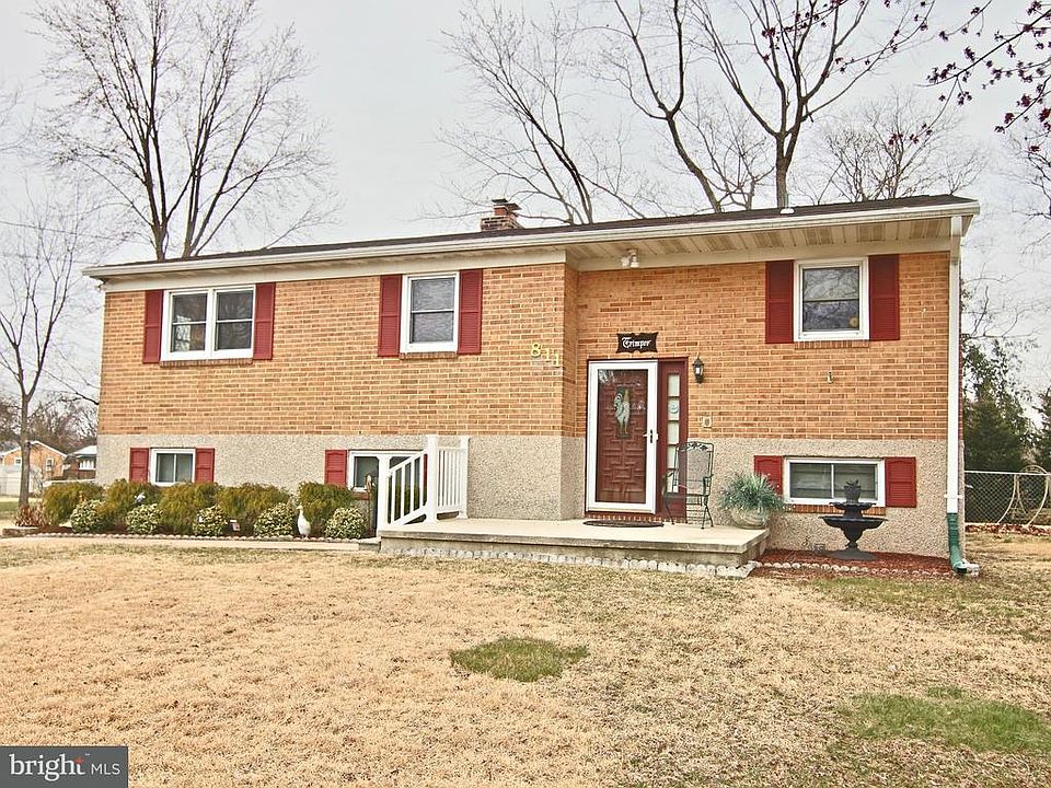 1st image of 811 Oakdale Cir