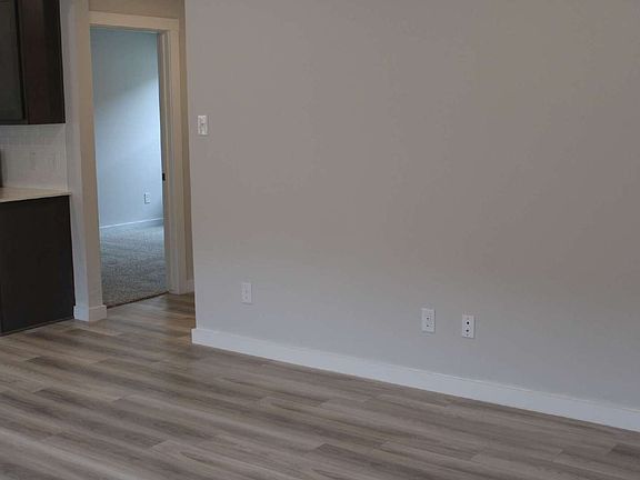 5th image of 927 Lady Bird Ln