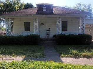 919 N 7th St, Murphysboro, IL 62966