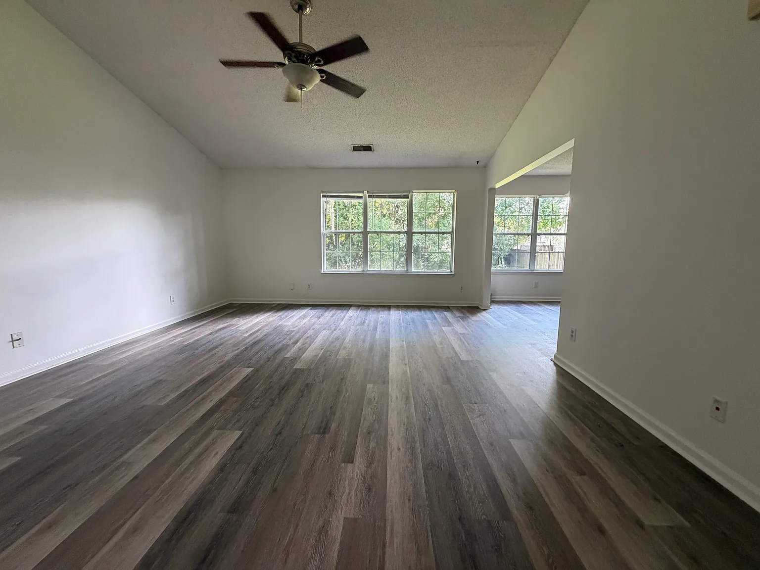 3 bed, 1298 sqft, $2,450 — Photo 4
