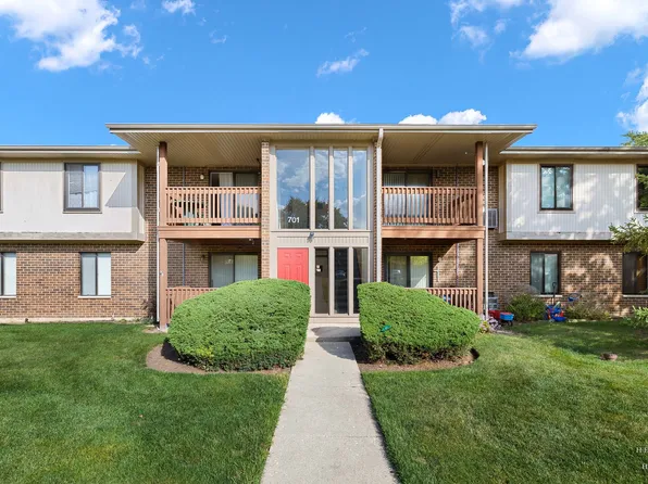 701 Garden Cir APT 3, Streamwood, IL 60107