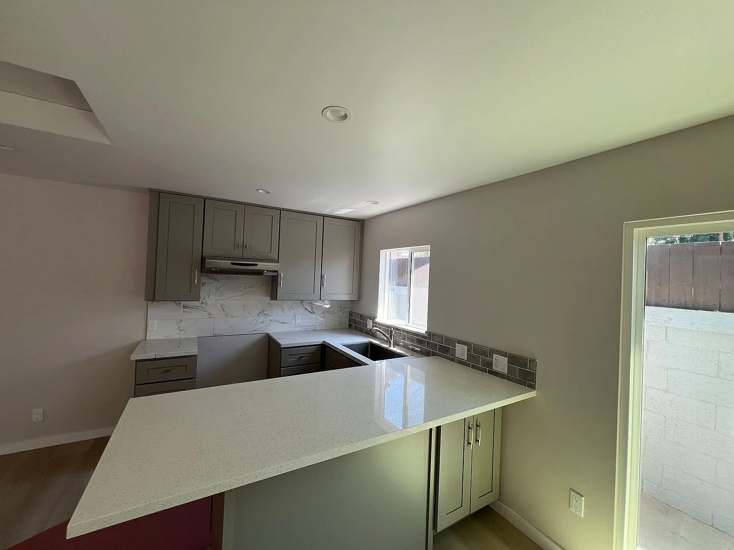 51st Street Apartments Triplex — Photo 3