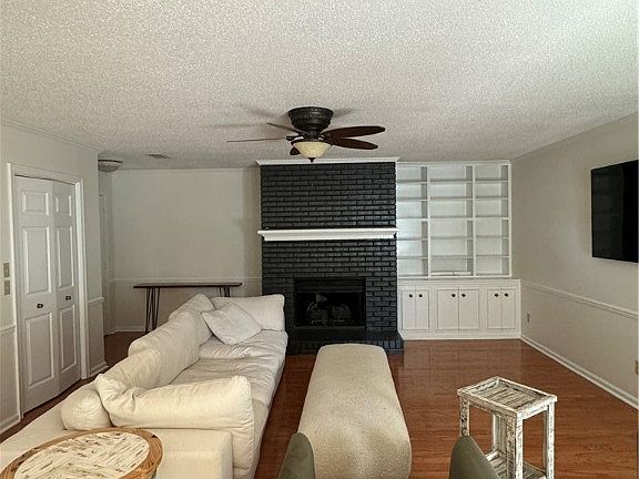 3rd image of 1604 Saint Andrews Dr