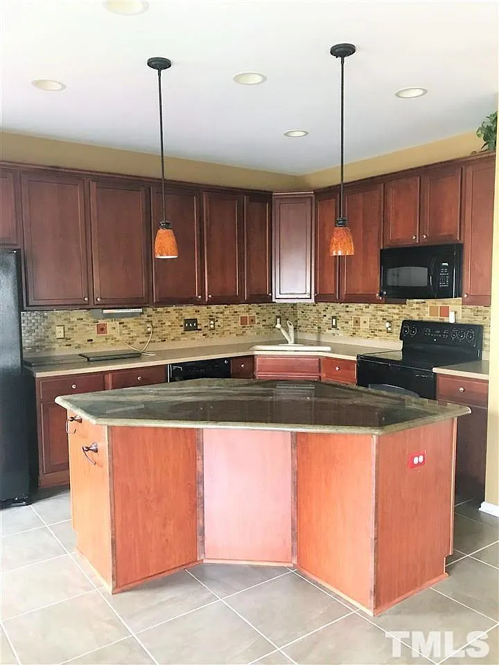 3 bed, 4.0 bath, 2648 sqft, $2,350 — Photo 3