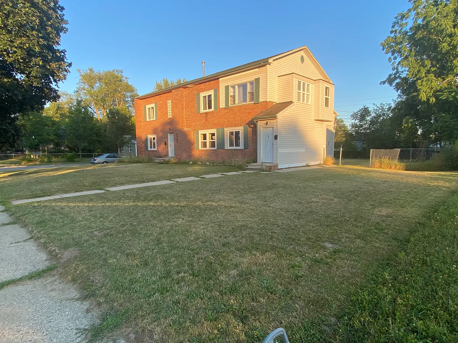 3 bed, 1225 sqft, $1,650 — Photo 2