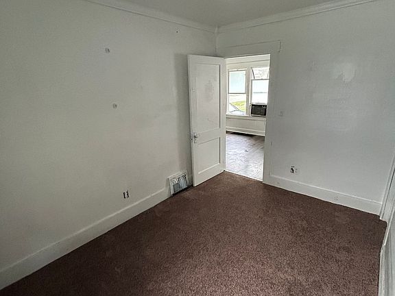 5th image of 2802 Fielding St
