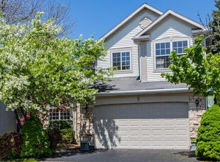 12818 W Sanctuary Ln, Lake Bluff, IL 60044