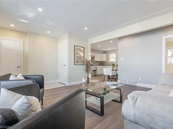 58 Sandalwood Ave, Hamilton, ON L8T 2E3