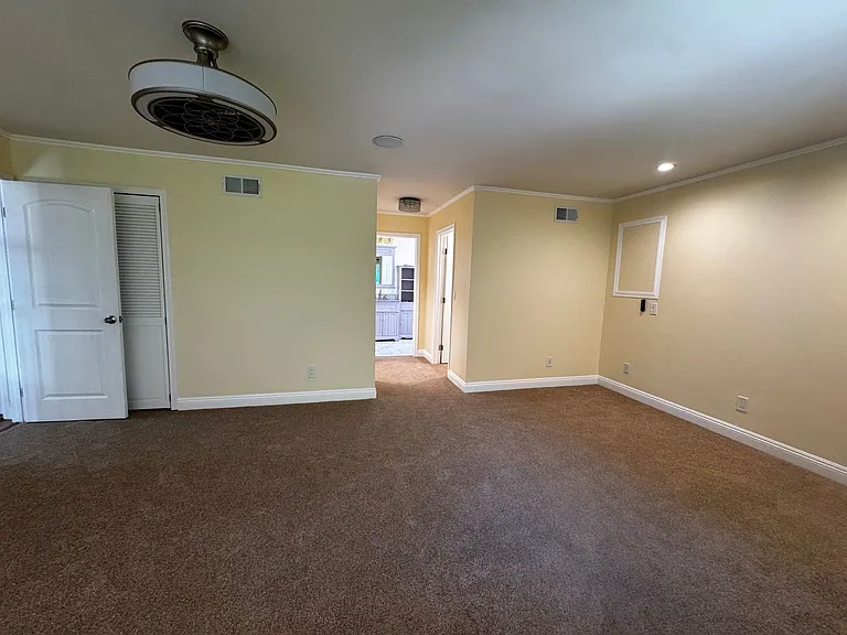 1580 Valecroft Ave — Photo 29